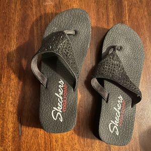 Skechers Yoga foam flip flop, size 7